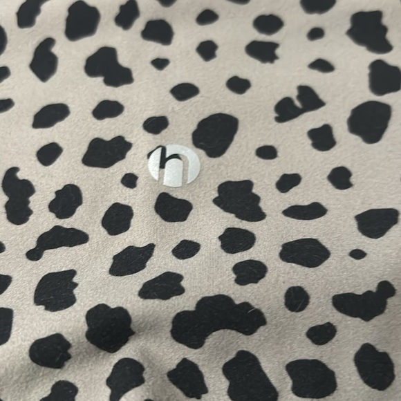 HeyNuts Yoga Legging - Picture 3 of 4